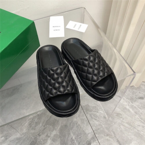 High Quality Luxury Bottega Veneta Plaid Leather Slides