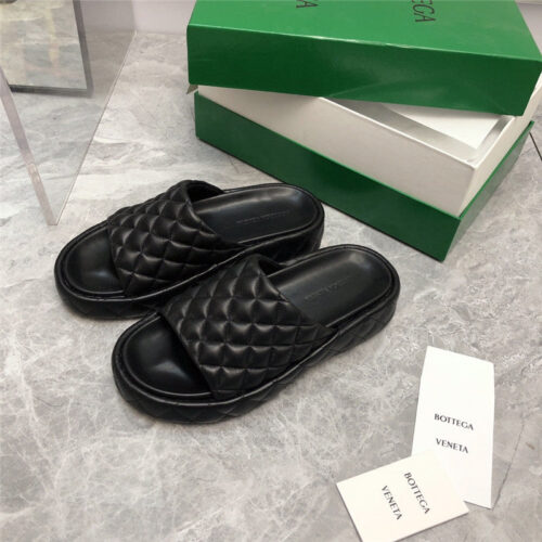 High Quality Luxury Bottega Veneta Plaid Leather Slides alternate view