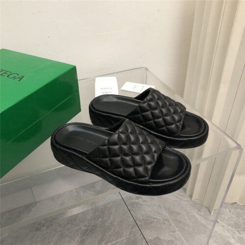 High Quality Luxury Bottega Veneta Plaid Leather Slides product detail
