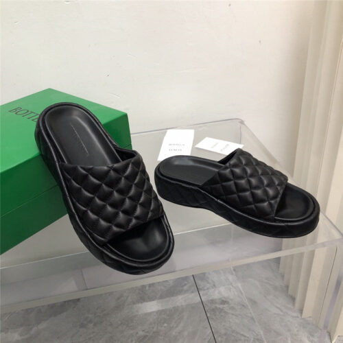 High Quality Luxury Bottega Veneta Plaid Leather Slides product detail
