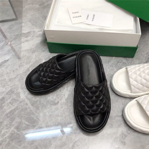 High Quality Luxury Bottega Veneta Plaid Leather Slides product detail