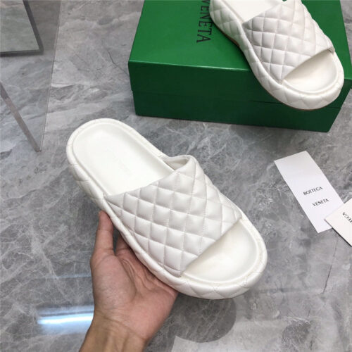 High Quality Luxury Bottega Veneta Plaid Leather Slides – Style 35910 product detail