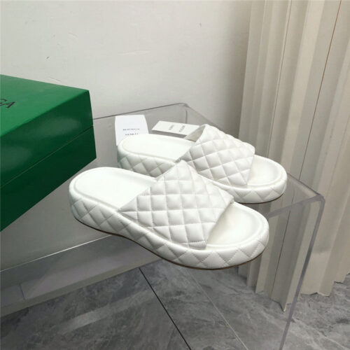 High Quality Luxury Bottega Veneta Plaid Leather Slides – Style 35910 product detail