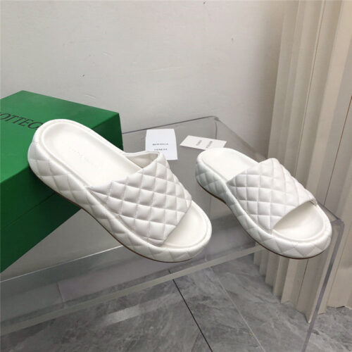 High Quality Luxury Bottega Veneta Plaid Leather Slides – Style 35910 product detail
