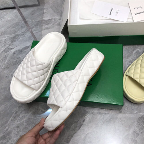 High Quality Luxury Bottega Veneta Plaid Leather Slides – Style 35910 alternate view