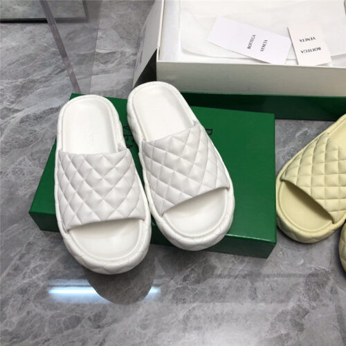 High Quality Luxury Bottega Veneta Plaid Leather Slides – Style 35910 product detail
