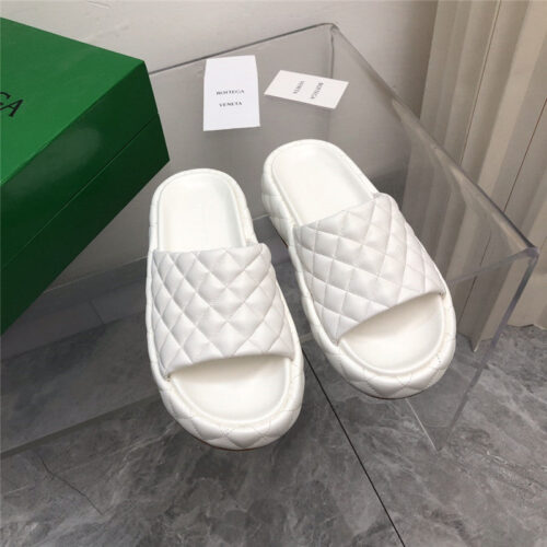 High Quality Luxury Bottega Veneta Plaid Leather Slides – Style 35910