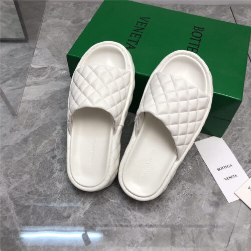 High Quality Luxury Bottega Veneta Plaid Leather Slides – Style 35910 product detail