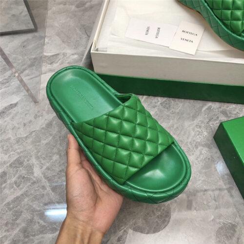 High Quality Luxury Bottega Veneta Plaid Leather Slides – Style 65286 product detail
