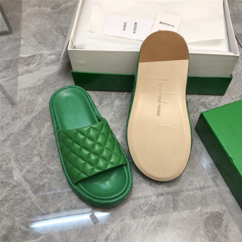 High Quality Luxury Bottega Veneta Plaid Leather Slides – Style 65286 product detail