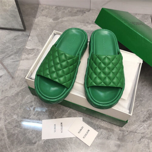 High Quality Luxury Bottega Veneta Plaid Leather Slides – Style 65286 product detail