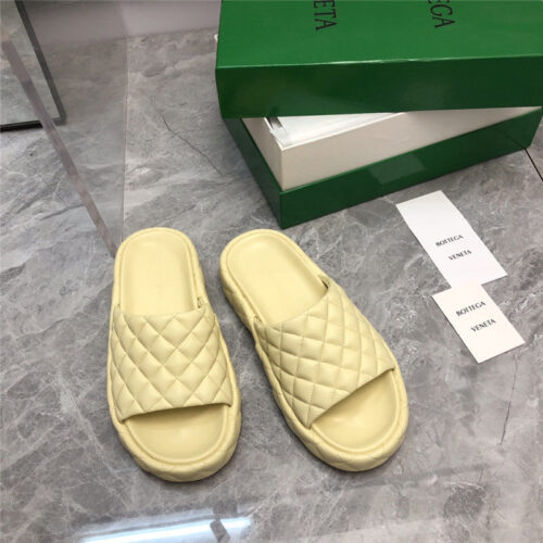 High Quality Luxury Bottega Veneta Plaid Leather Slides – Style 61894