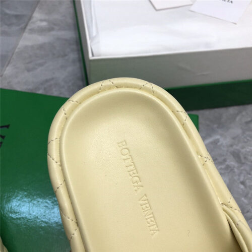 High Quality Luxury Bottega Veneta Plaid Leather Slides – Style 61894 product detail