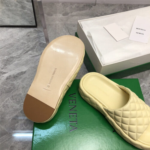 High Quality Luxury Bottega Veneta Plaid Leather Slides – Style 61894 product detail