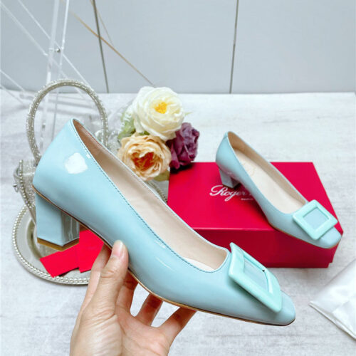 High Quality Luxury Roger Vivier New Patent Leather Pumps alternate view