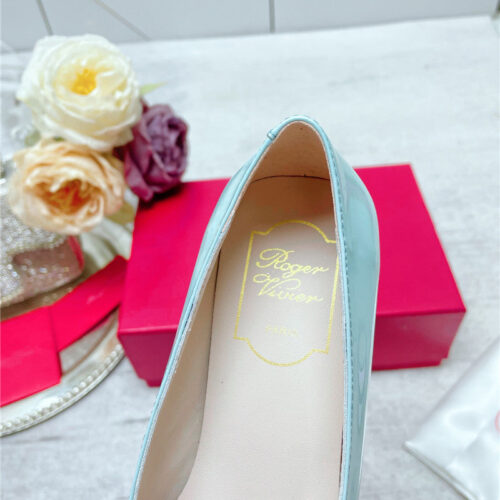 High Quality Luxury Roger Vivier New Patent Leather Pumps product detail