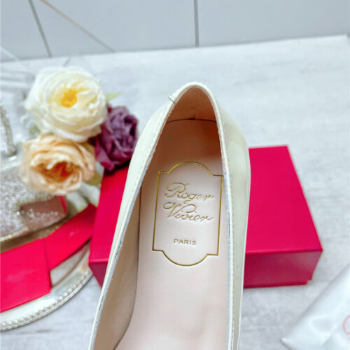 High Quality Luxury Roger Vivier New Patent Leather Pumps – Style 99764 product detail