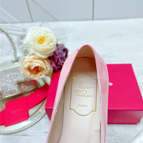 High Quality Luxury Roger Vivier New Patent Leather Pumps – Style 96372 product detail