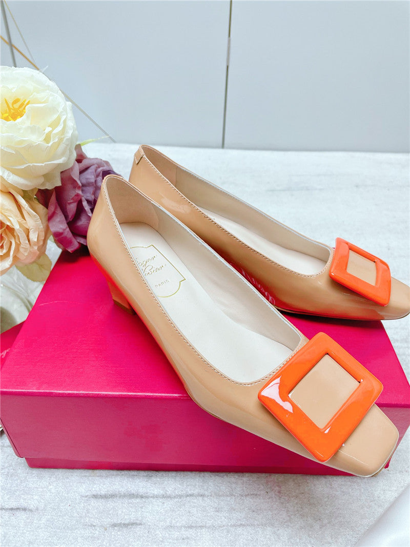 High Quality Luxury Roger Vivier New Patent Leather Pumps – Style 58516