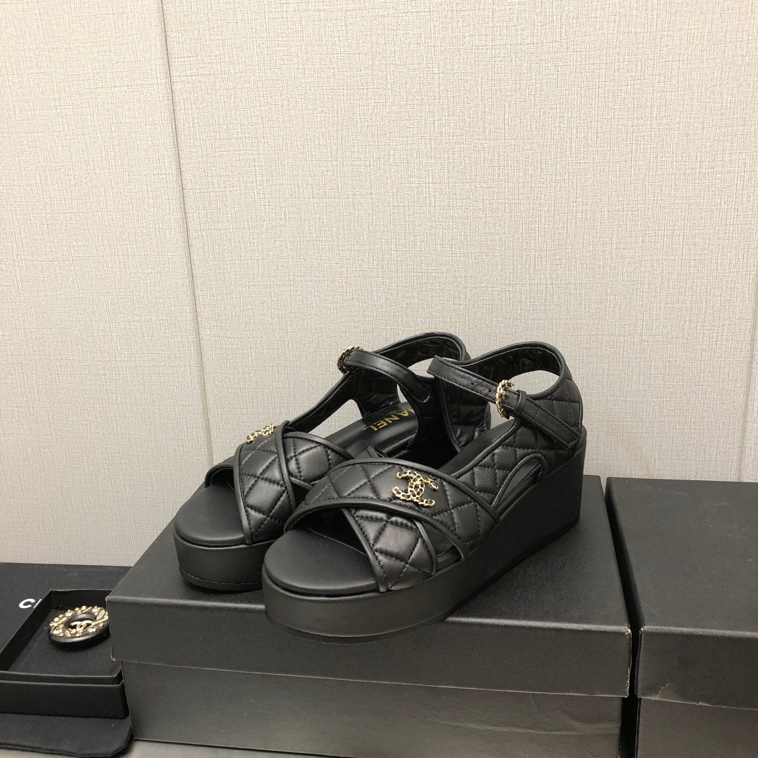 High Quality Luxury Chanel Hot Holiday Series Sandals – Style 43366