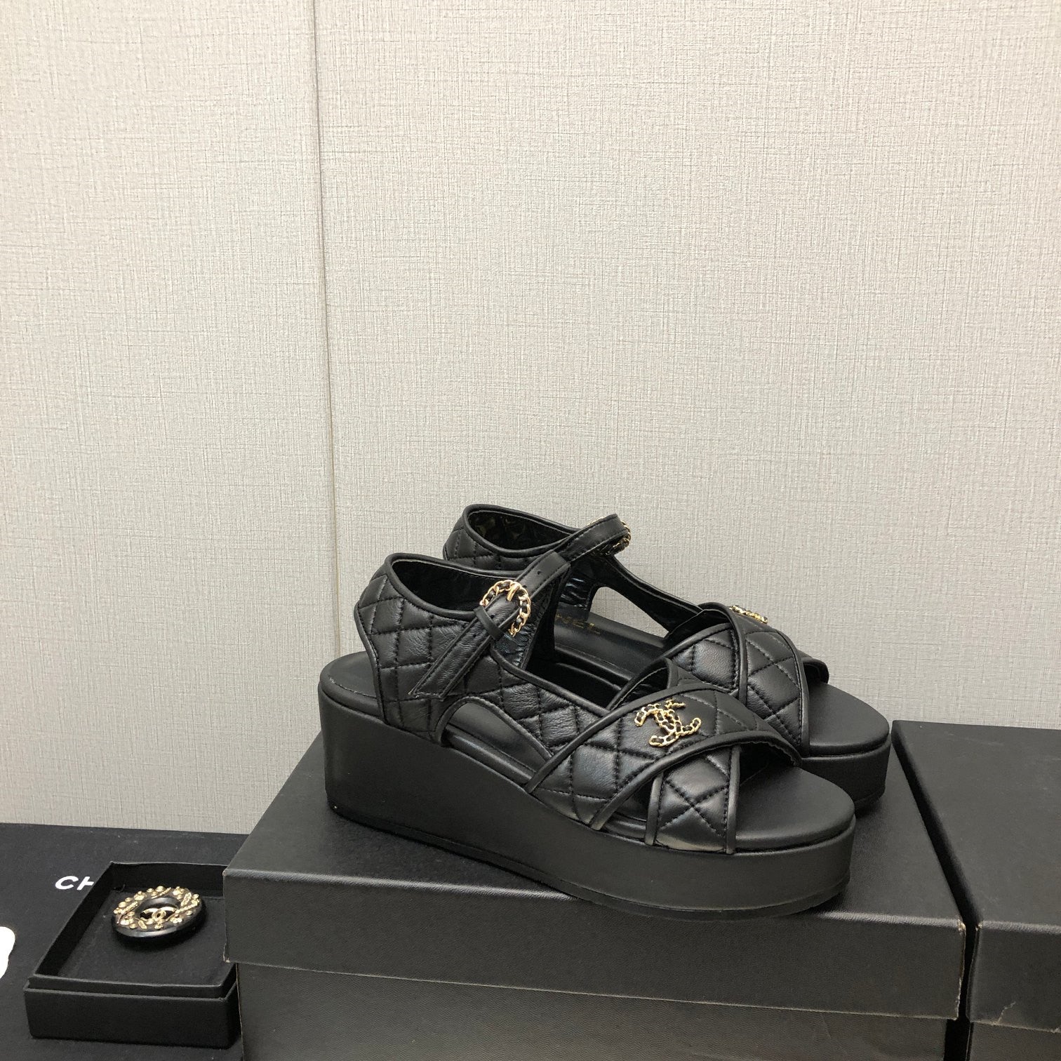 High Quality Luxury Chanel Hot Holiday Series Sandals – Style 43366 product detail