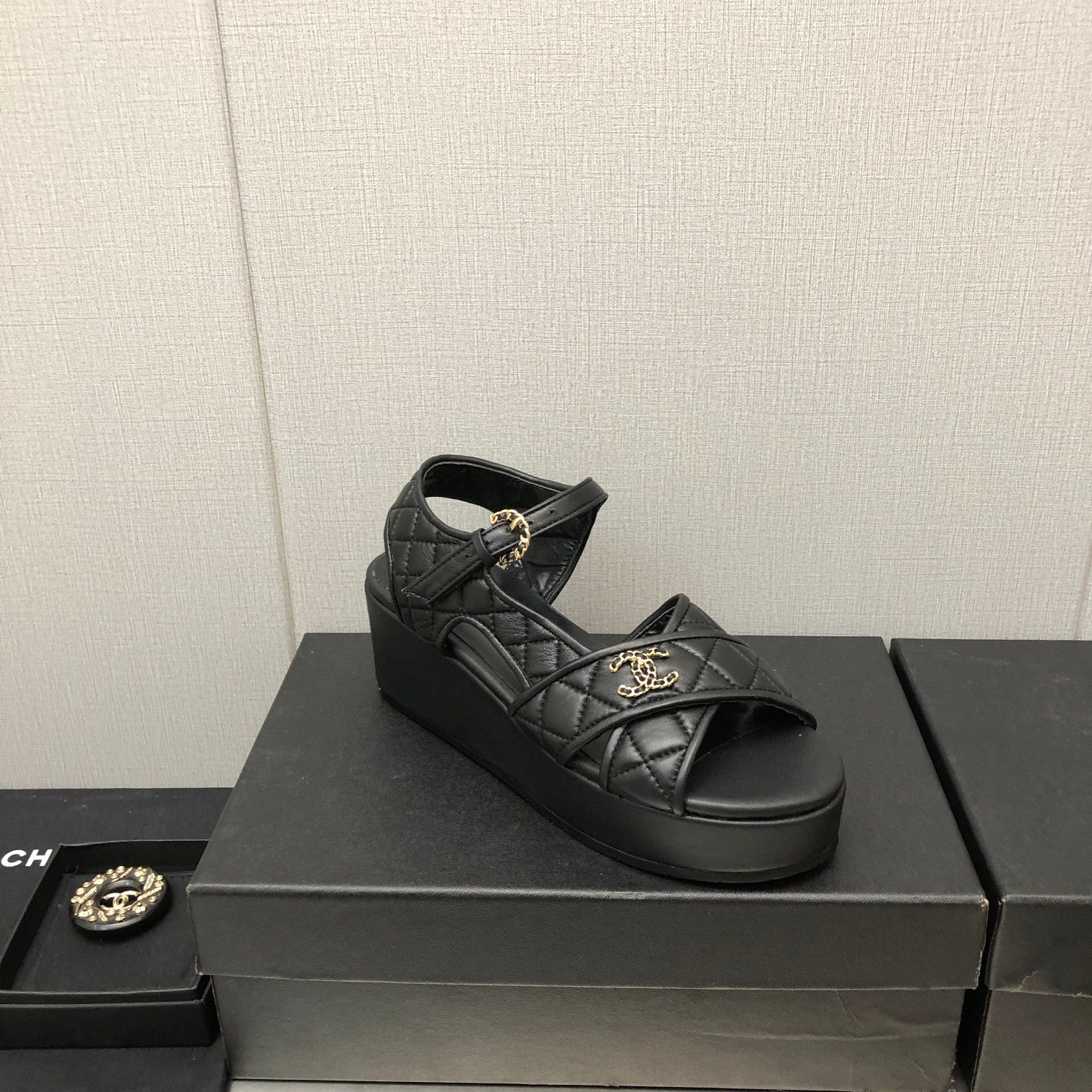 High Quality Luxury Chanel Hot Holiday Series Sandals – Style 43366 product detail