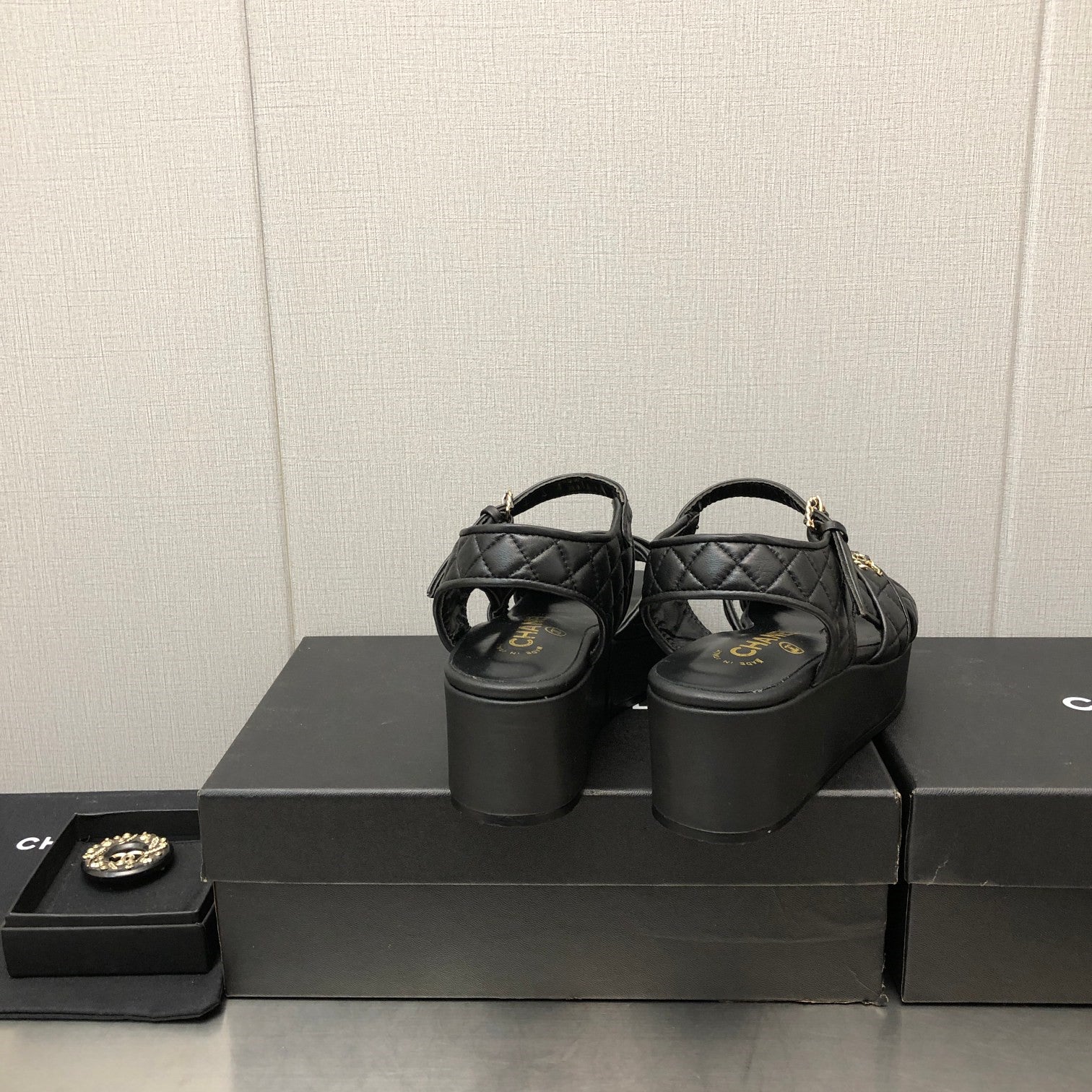 High Quality Luxury Chanel Hot Holiday Series Sandals – Style 43366 product detail
