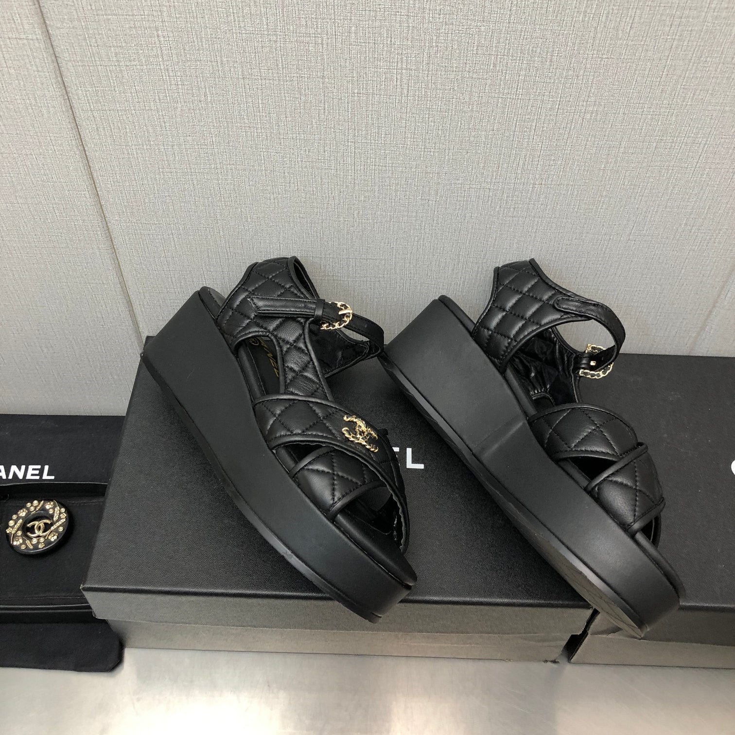 High Quality Luxury Chanel Hot Holiday Series Sandals – Style 43366 product detail