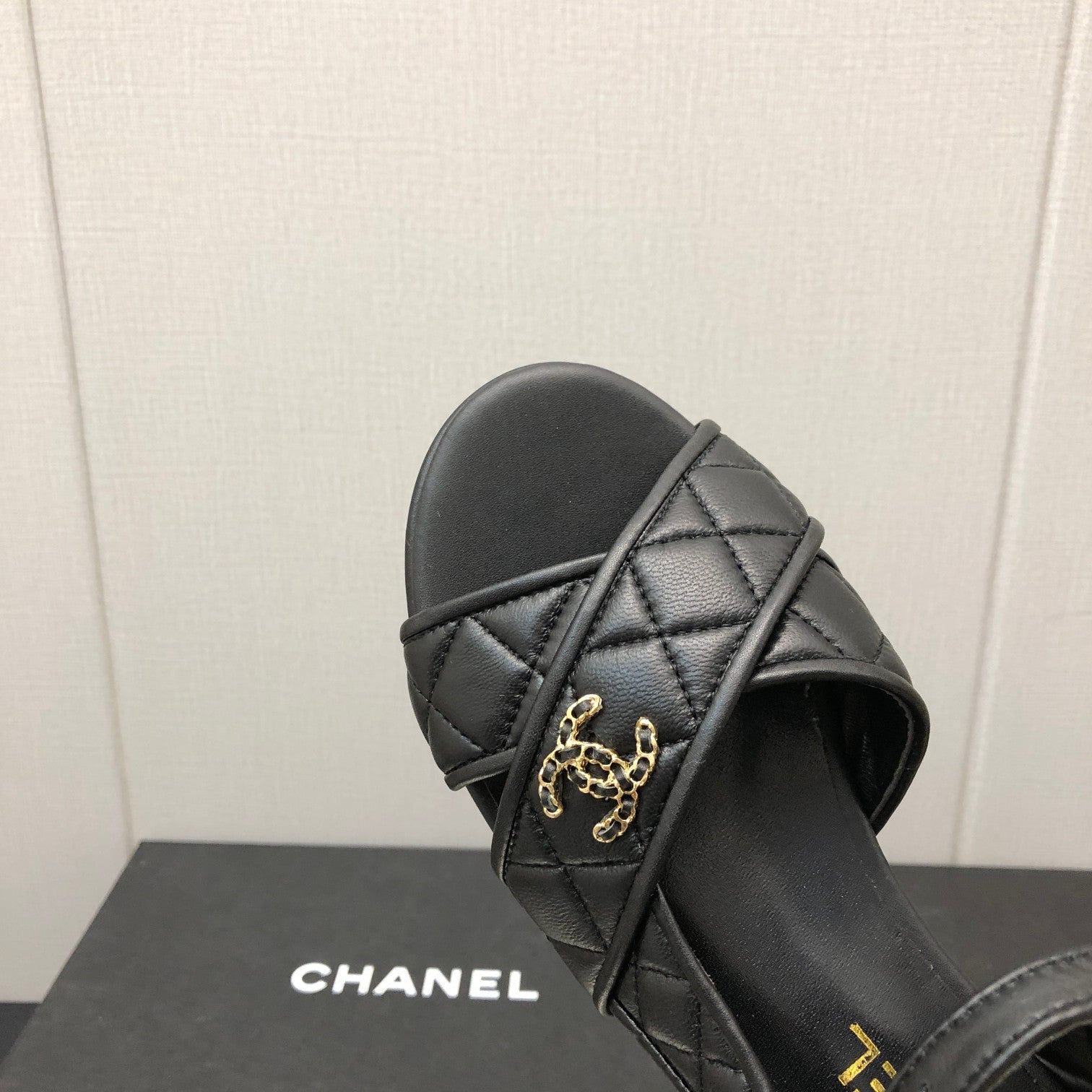 High Quality Luxury Chanel Hot Holiday Series Sandals – Style 43366 product detail