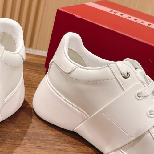 High Quality Luxury Roger Vivier New Diamond Buckle White Shoes product detail