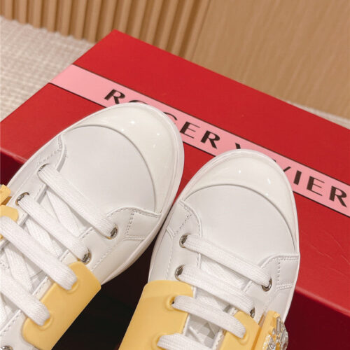 High Quality Luxury Roger Vivier New Diamond Buckle White Shoes – Style 73236 product detail