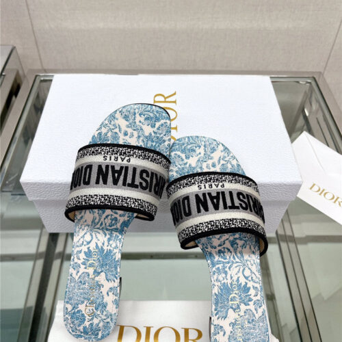 High Quality Luxury Dior Word Embroidery Slippers product detail