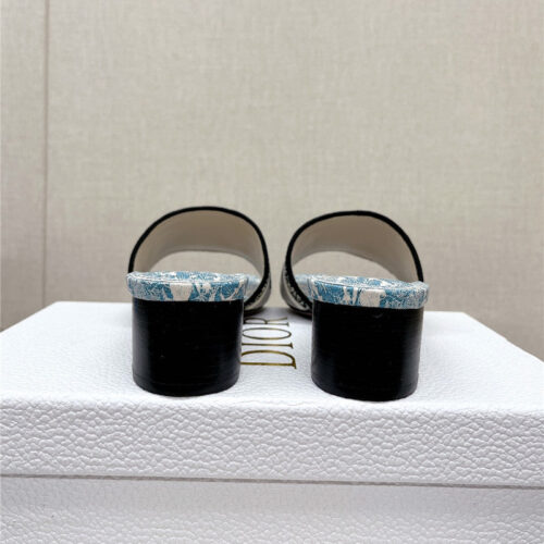 High Quality Luxury Dior Word Embroidery Slippers alternate view