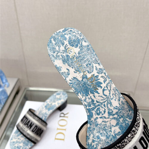 High Quality Luxury Dior Word Embroidery Slippers product detail