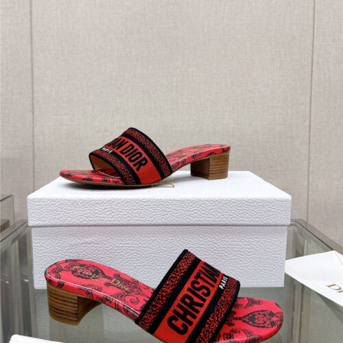 High Quality Luxury Dior Word Embroidery Slippers – Style 01830