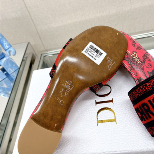 High Quality Luxury Dior Word Embroidery Slippers – Style 01830 product detail