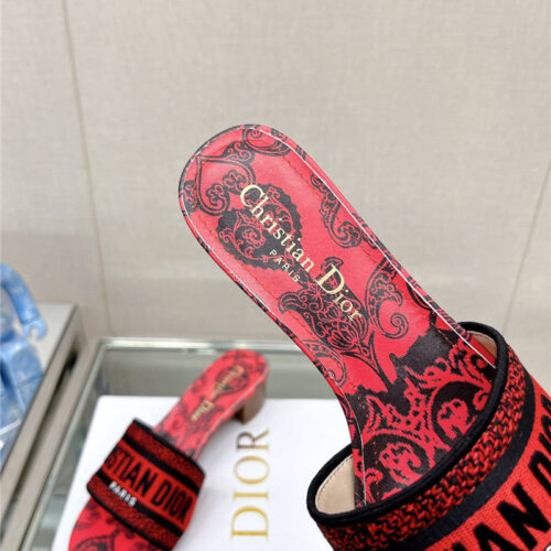 High Quality Luxury Dior Word Embroidery Slippers – Style 01830 product detail