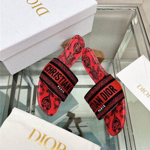 High Quality Luxury Dior Word Embroidery Slippers – Style 01830 product detail