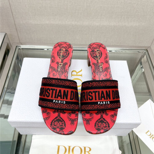 High Quality Luxury Dior Word Embroidery Slippers – Style 01830 product detail