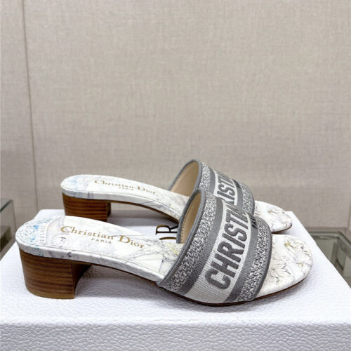 High Quality Luxury Dior Word Embroidery Slippers – Style 37990