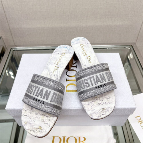 High Quality Luxury Dior Word Embroidery Slippers – Style 37990 product detail