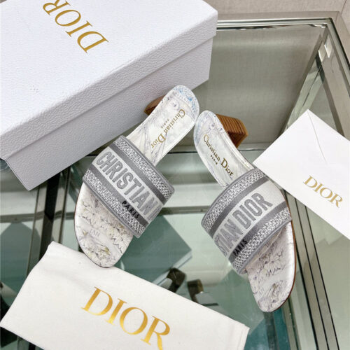 High Quality Luxury Dior Word Embroidery Slippers – Style 37990 product detail