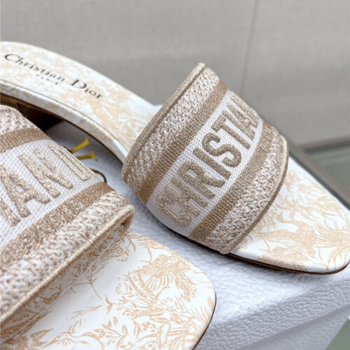High Quality Luxury Dior Word Embroidery Slippers – Style 06918 product detail