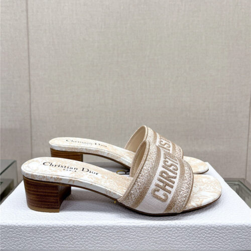High Quality Luxury Dior Word Embroidery Slippers – Style 06918