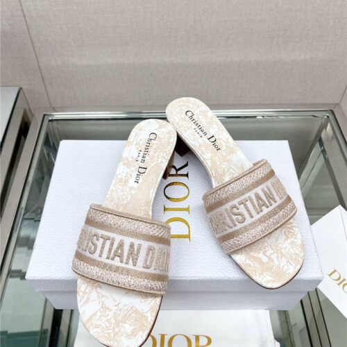 High Quality Luxury Dior Word Embroidery Slippers – Style 06918 product detail