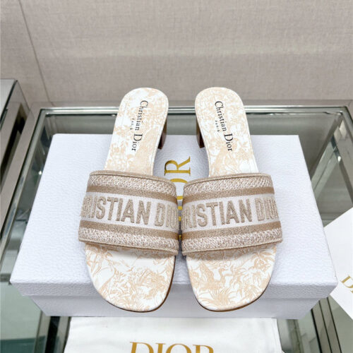 High Quality Luxury Dior Word Embroidery Slippers – Style 06918 product detail