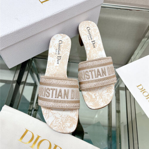 High Quality Luxury Dior Word Embroidery Slippers – Style 06918 product detail