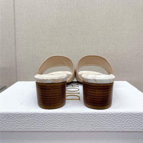 High Quality Luxury Dior Word Embroidery Slippers – Style 06918 product detail