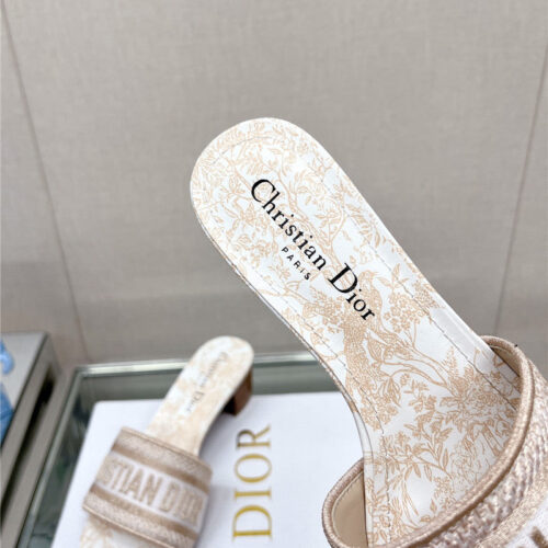 High Quality Luxury Dior Word Embroidery Slippers – Style 06918 product detail