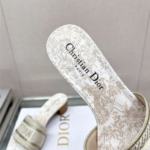 High Quality Luxury Dior Word Embroidery Slippers – Style 84326 product detail